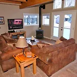 Viking Lodge 100A/B Apartment
