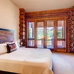 The Alpenglow At Tristant Holiday Home