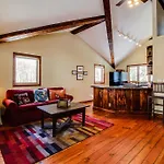 Wapiti Mountain Escape Guest Cabin