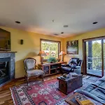 Outlaws Hideaway Apartment