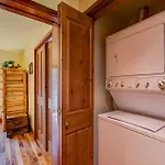 Outlaws Hideaway Apartment