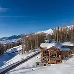 Cabin On The Ridge Holiday Home