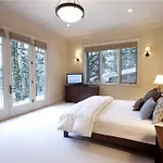 Holiday home Hood Park Manor *