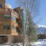 Ice House Lodge And Condominiums
