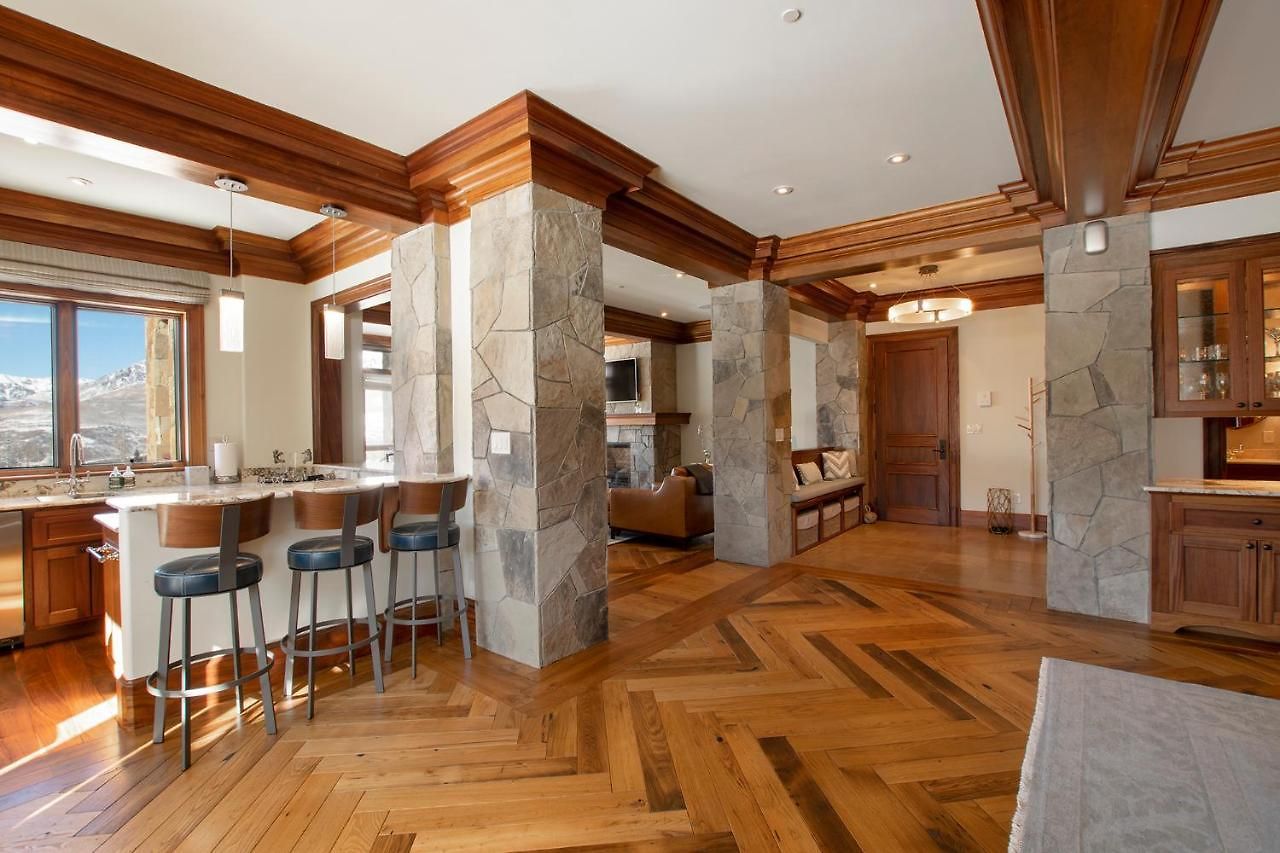 Lorian 4 True Ski-In Ski-Out Resort Condo 4Bd 3.5Ba - Sleeps 12 Telluride