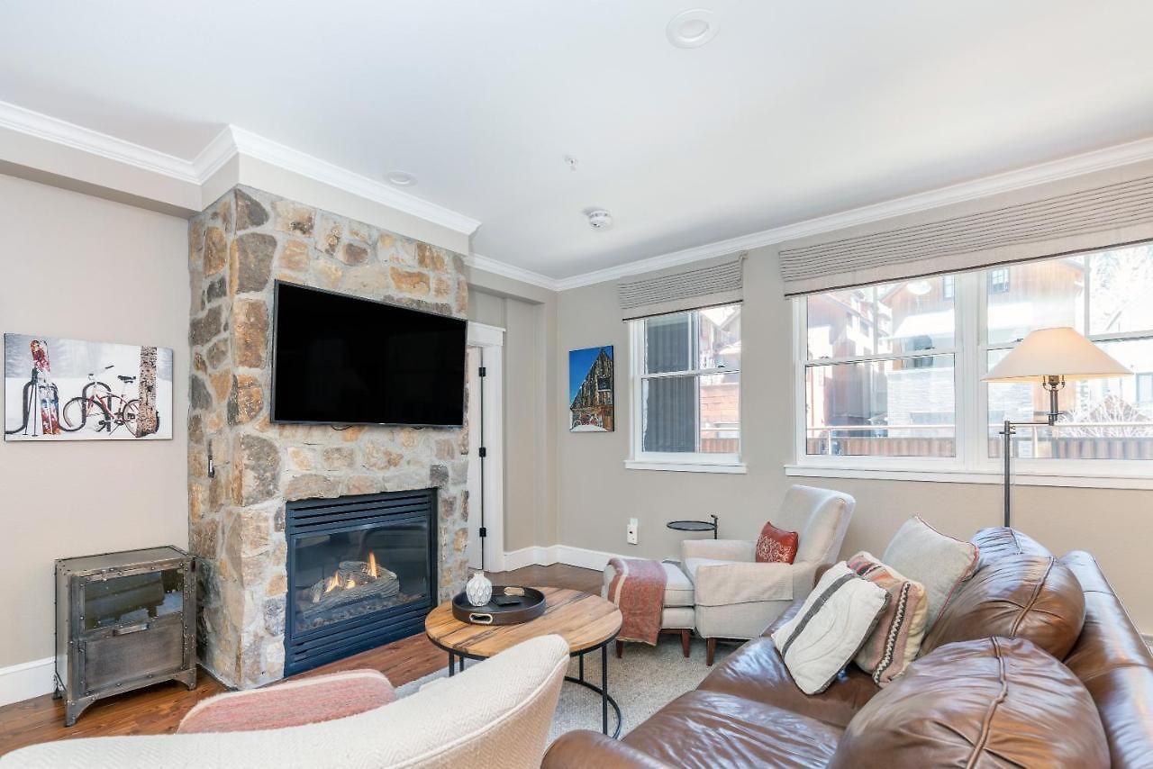 Affordably Priced 2 Bedroom - Riverclub2br *