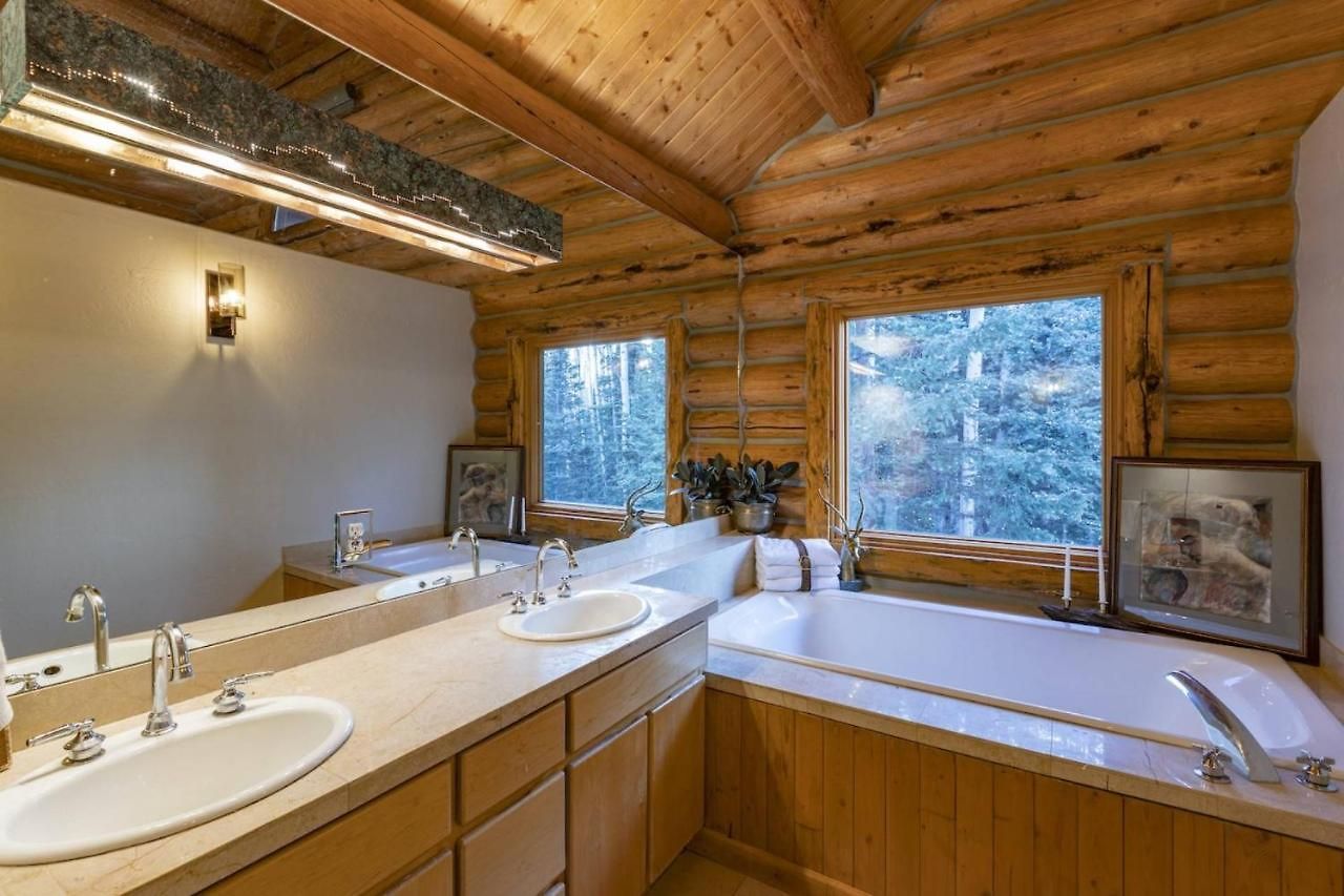 Wapiti Rd 858 ~ The Tucker Holiday home *
