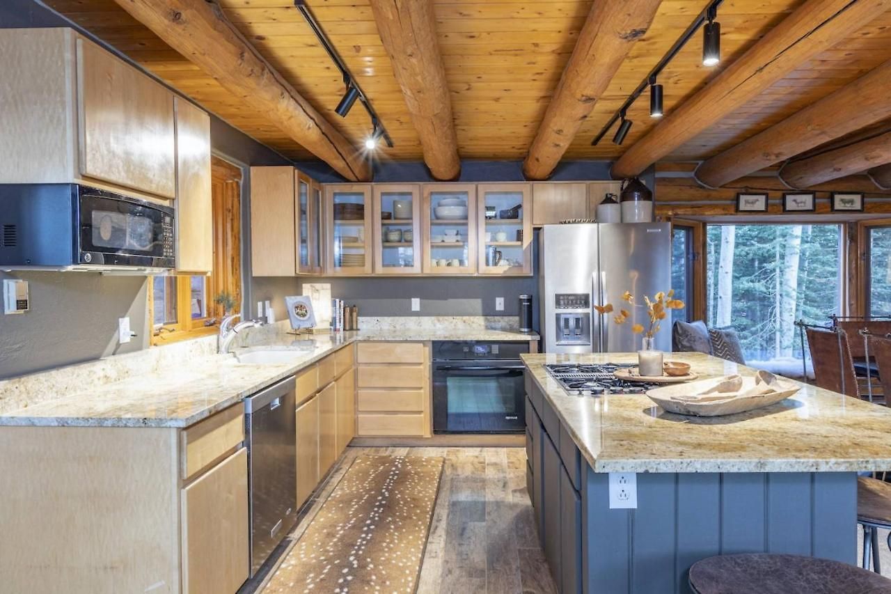 Wapiti Rd 858 ~ The Tucker Holiday home *