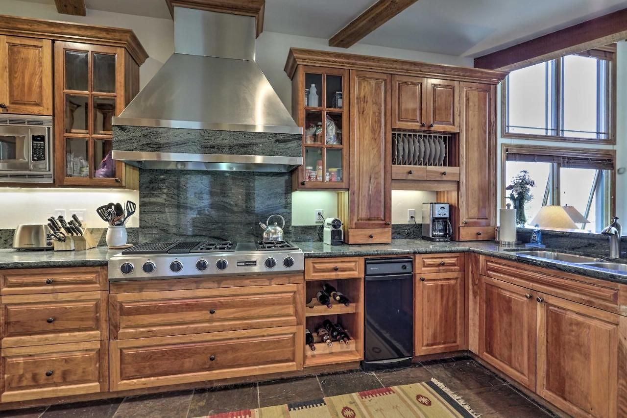 Holiday home Upscale Ski-in/ski-out Escape W/ Deck + Grill *