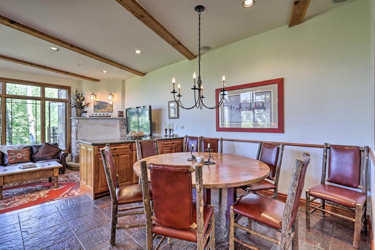Upscale Ski-in/ski-out Escape W/ Deck + Grill *