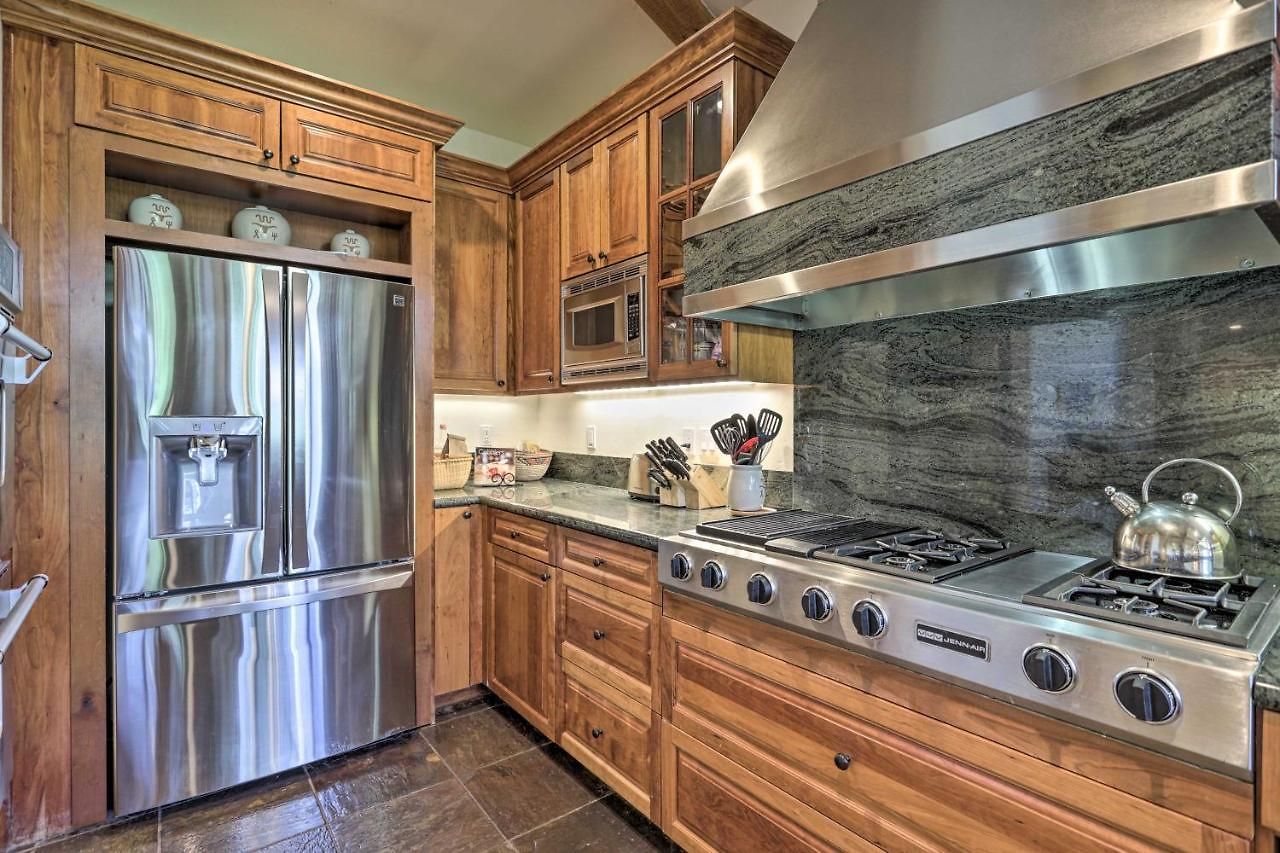 Holiday home Upscale Ski-in/ski-out Escape W/ Deck + Grill *