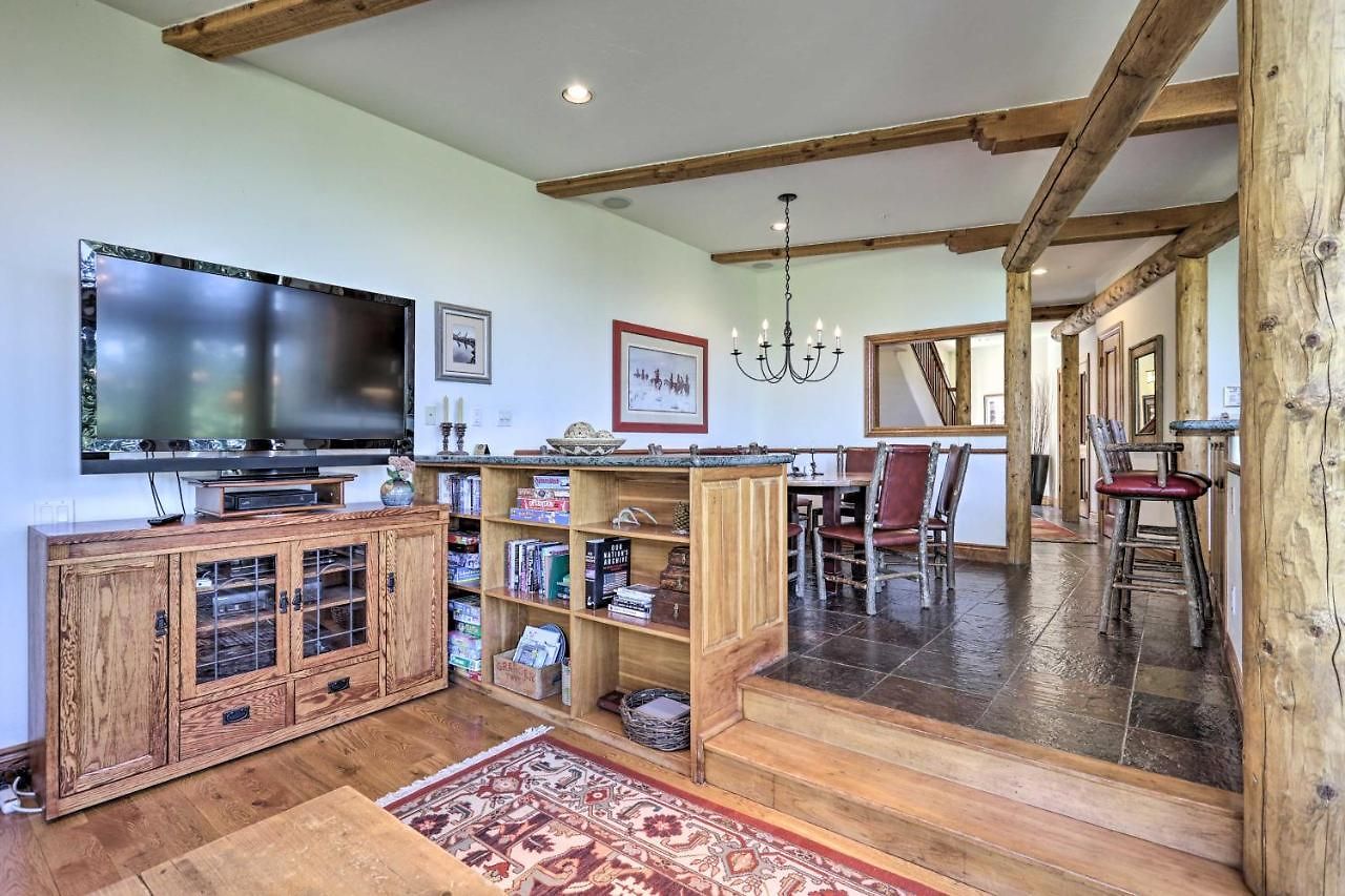 Upscale Ski-in/ski-out Escape W/ Deck + Grill Telluride