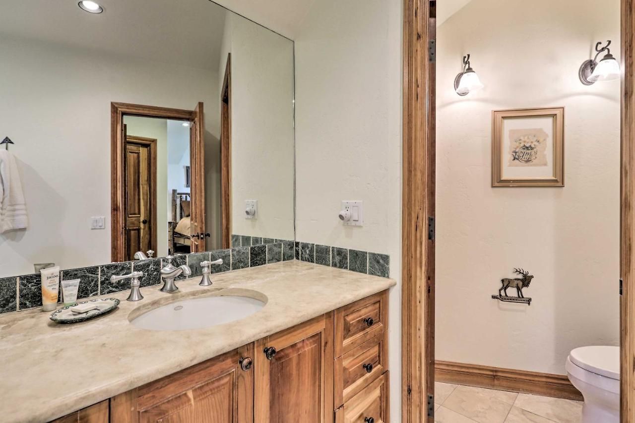 Upscale Ski-in/ski-out Escape W/ Deck + Grill * Telluride