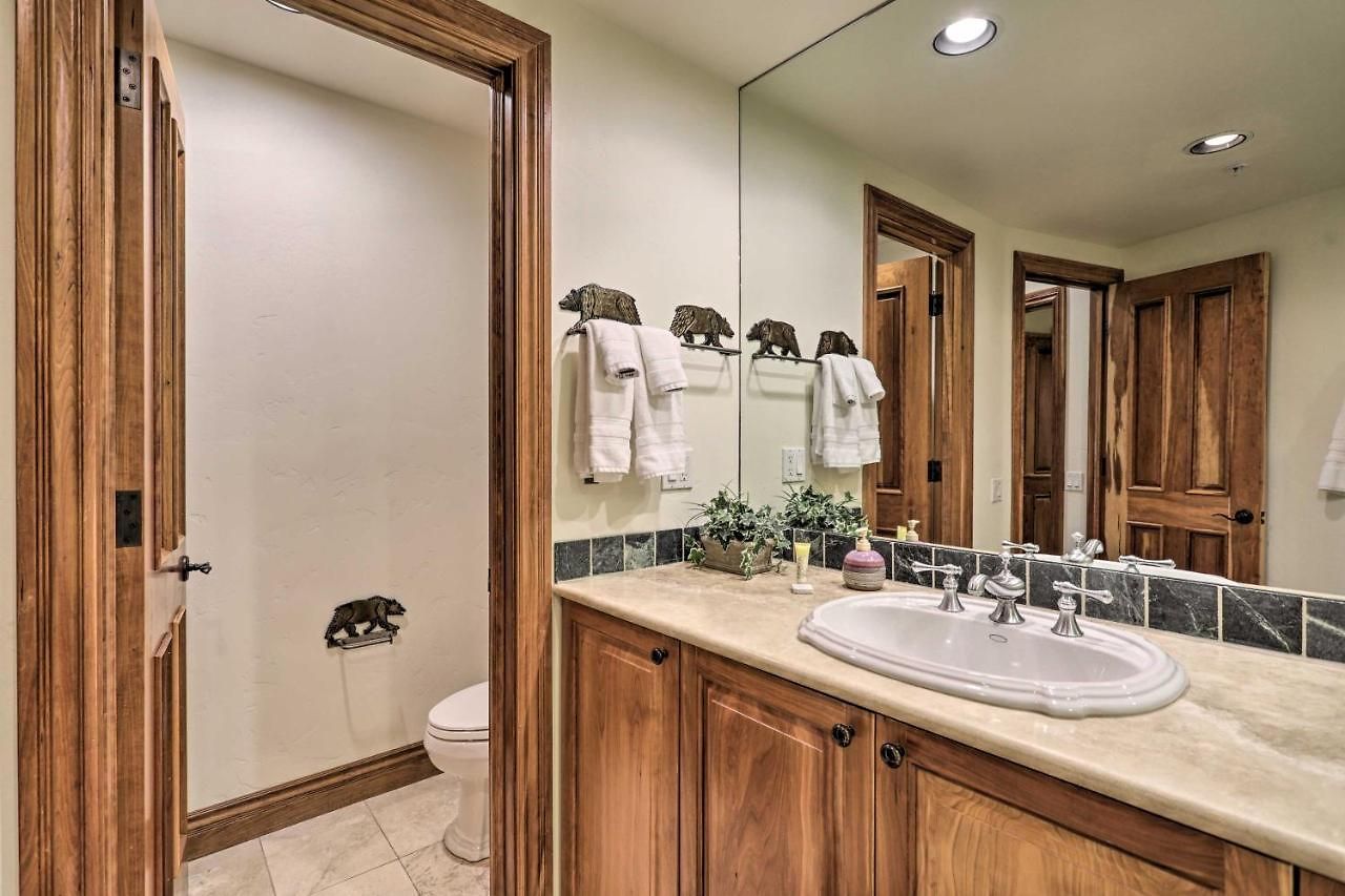 Upscale Ski-in/ski-out Escape W/ Deck + Grill * Telluride