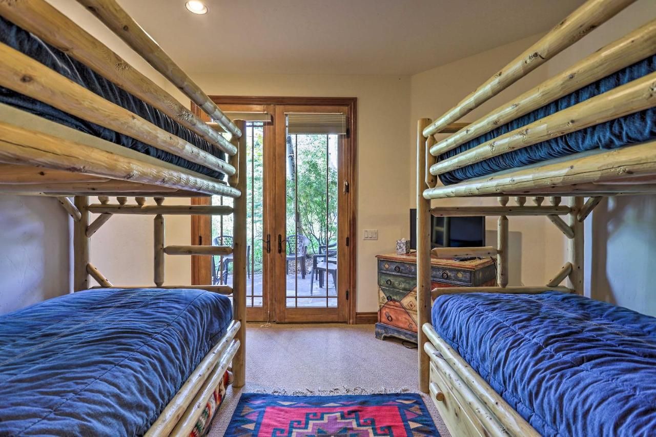Upscale Ski-in/ski-out Escape W/ Deck + Grill Holiday home *