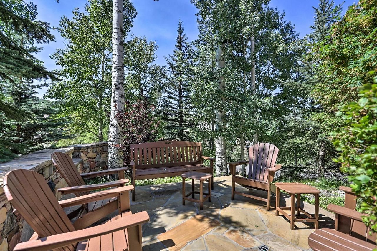 Holiday home Upscale Ski-in/ski-out Escape W/ Deck + Grill *