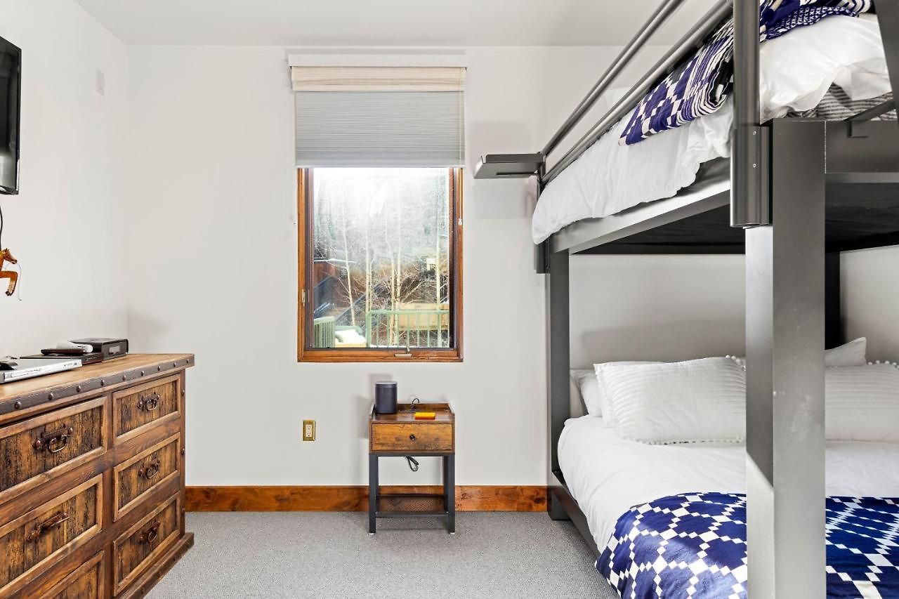 Apartment Dakota Place 7 *