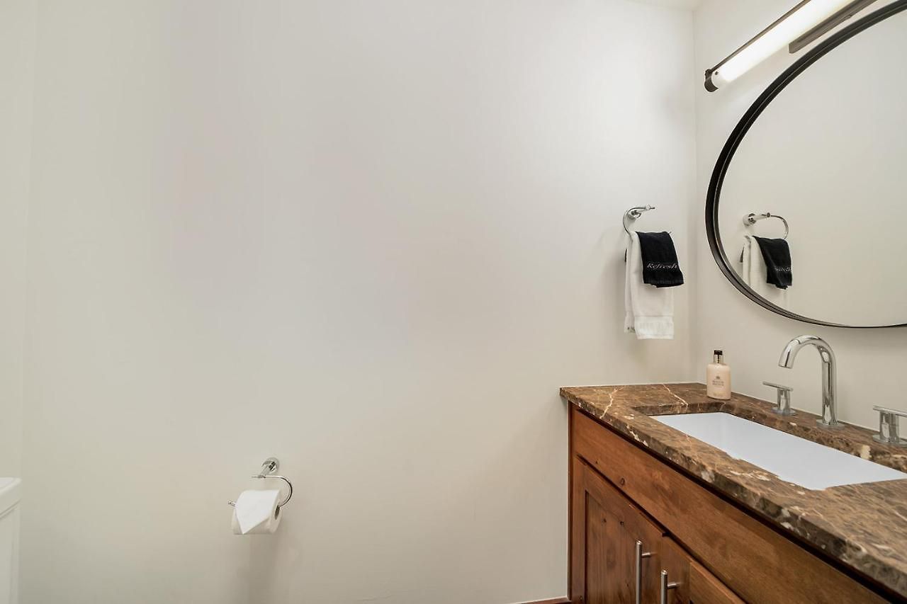 Ballard 203 Downtown Condo Postcard Views - 2Bd 2.5Ba Sleeps 4 Apartment *