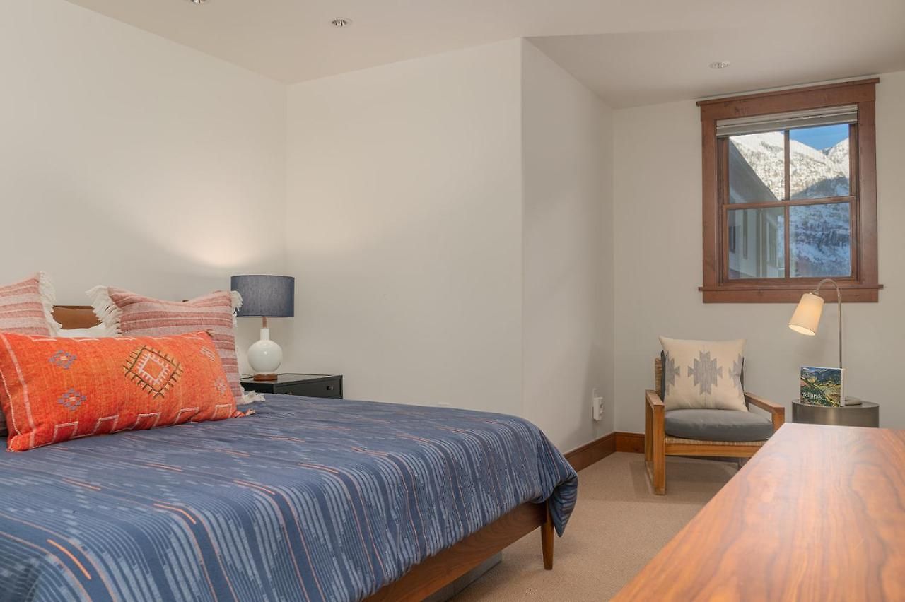 Ballard 203 Downtown Condo Postcard Views - 2Bd 2.5Ba Sleeps 4