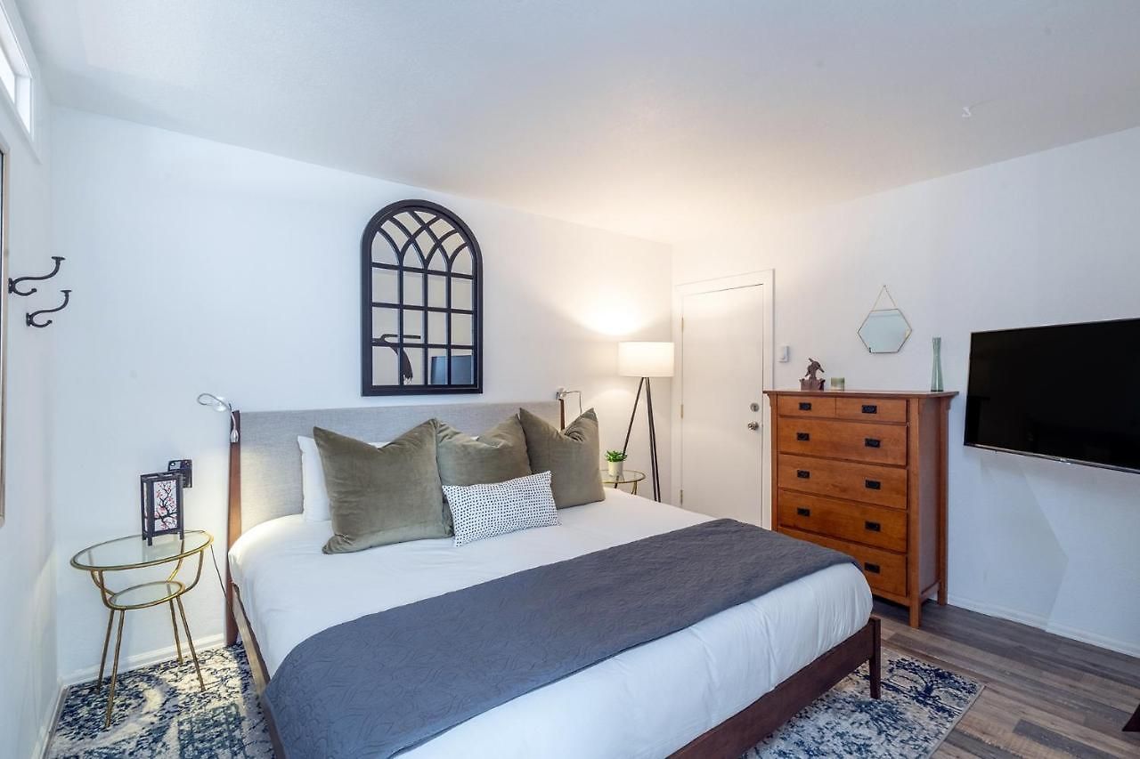 Apartment Comfort, Style, Short Walk To Town Park & Gondola