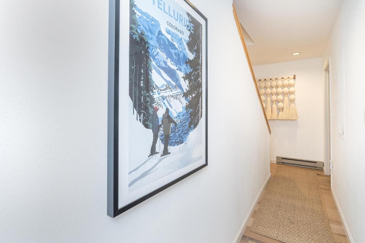 Apartment Chic Condo, Short Walk To Lift 7, Covered Parking *