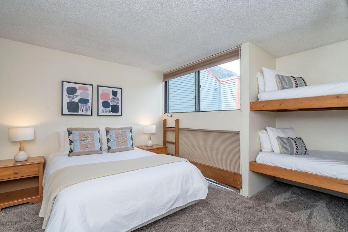 Space For All! Close To Lift 7, Fireplace, Hot Tub Apartment