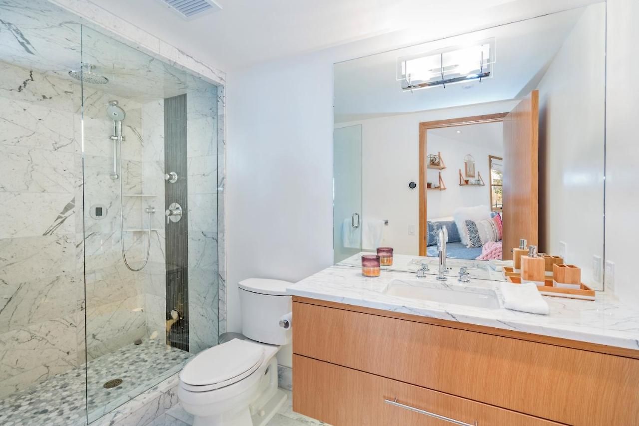 Depot Luxury Townhome: Rooftop Hot Tub & Gondola Access Holiday home