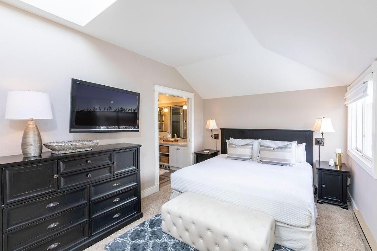 Peaceful Home-like - Spacious, Private Deck, Fireplace * Telluride