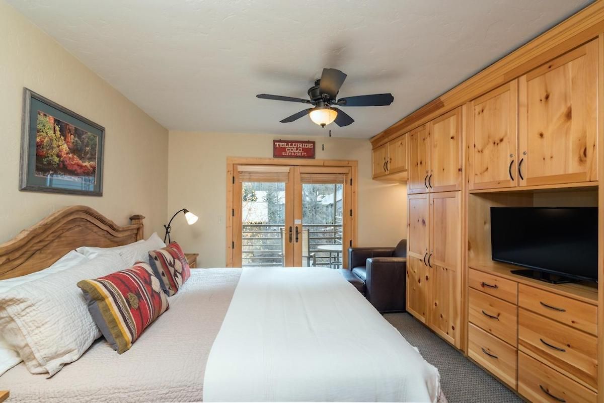 Riverside Condo, Walk Everywhere Viking 212 *