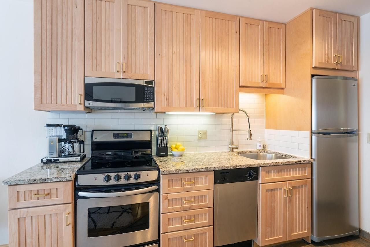 Apartment Modern Comfort On River Trail - Mountain Views, Hot Tub