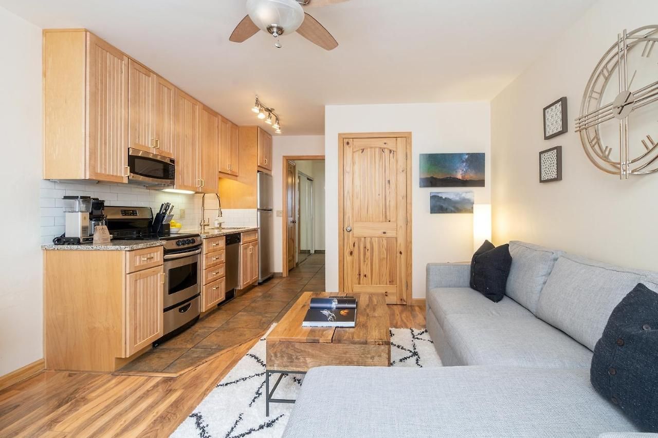 Apartment Modern Comfort On River Trail - Mountain Views, Hot Tub