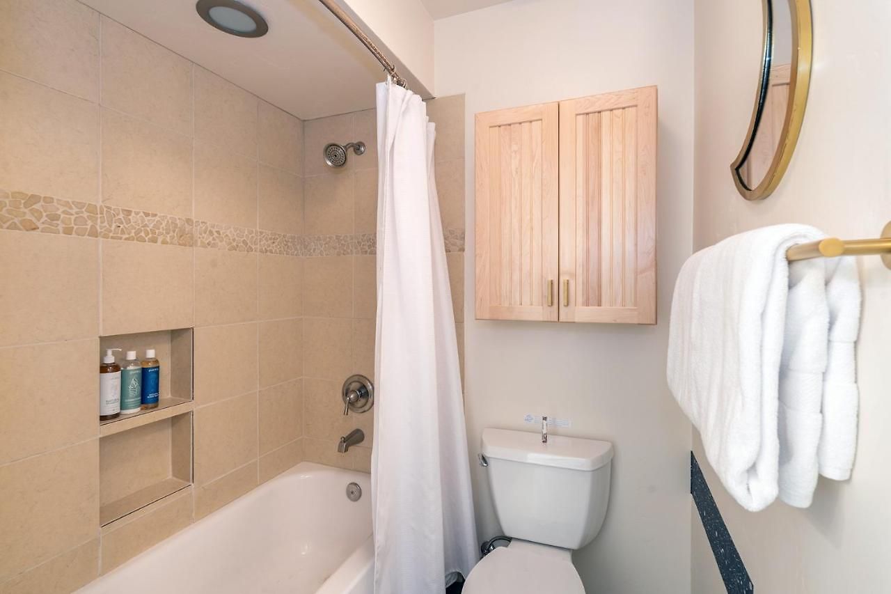 Modern Comfort On River Trail - Mountain Views, Hot Tub