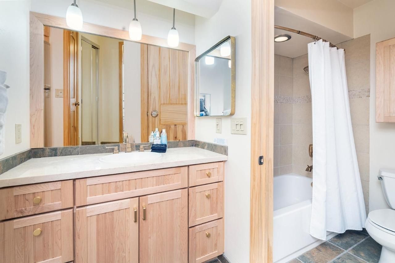 Apartment Modern Comfort On River Trail - Mountain Views, Hot Tub