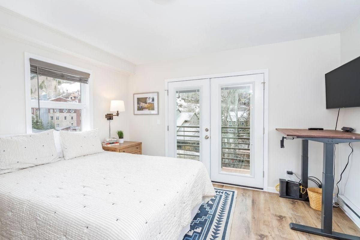 Apartment Cloud Nine, Walk To Gondola, Floor On River & Hot Tub Telluride