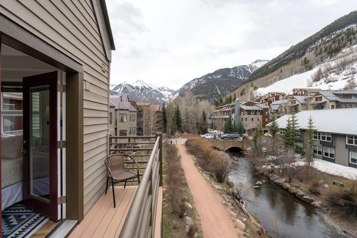 Cloud Nine, Walk To Gondola, Floor On River & Hot Tub Apartment *