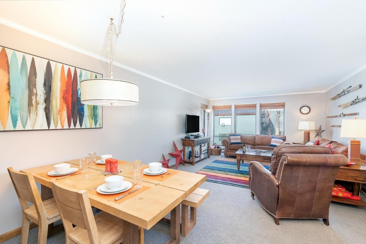 Apartment West End Winner - Hot Tub, Parking, Open Kitchen & Living Space *