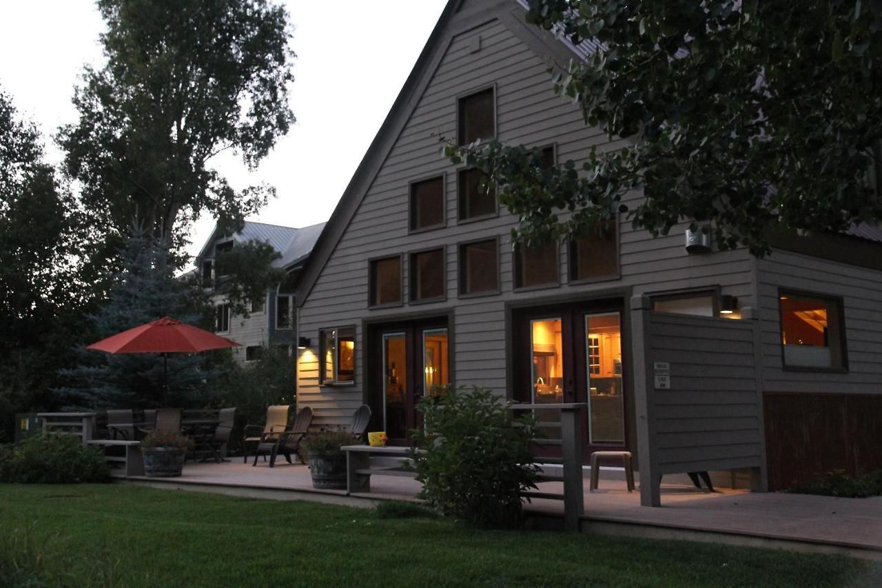 Huge Riverfront Deck, Walk Everywhere - Viking 100a Apartment *