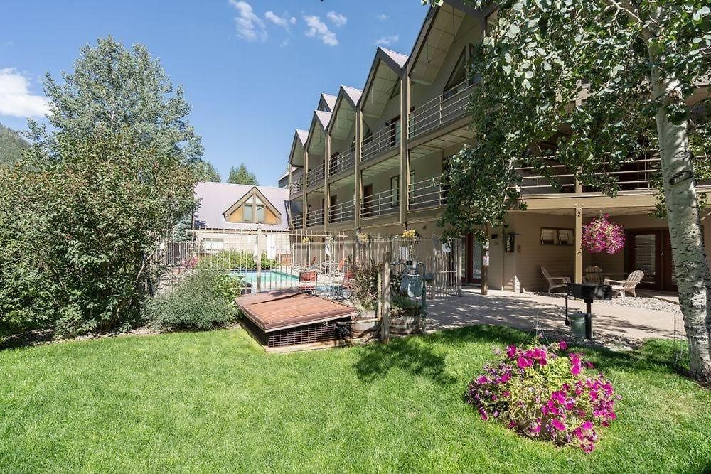 Cloud Nine, Walk To Gondola, Floor On River & Hot Tub Apartment *