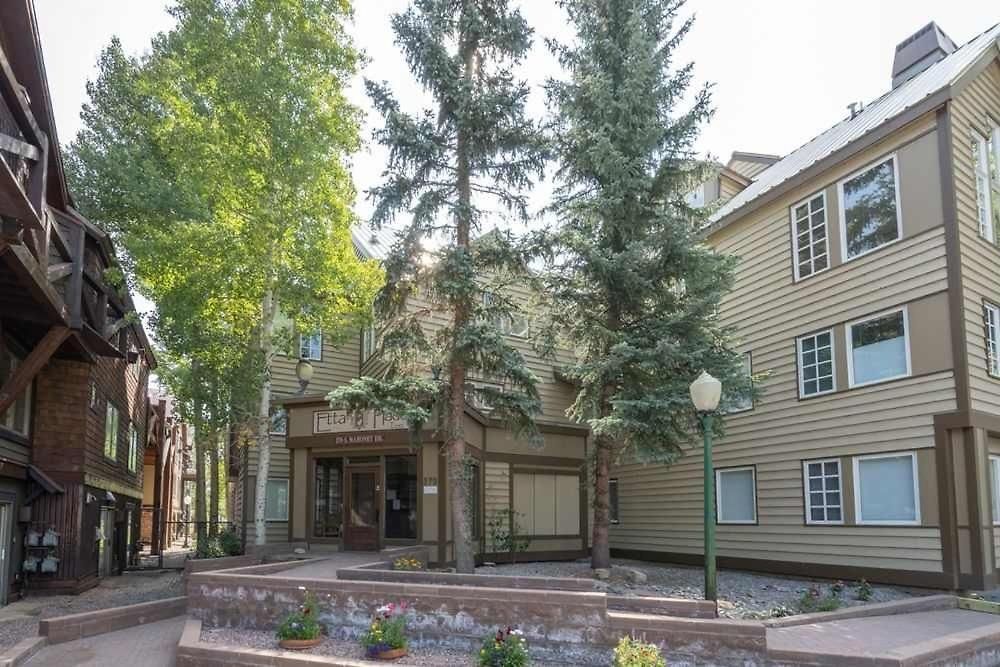 Sunny Condo, Box Canyon Views, Pool & Hot Tub Telluride
