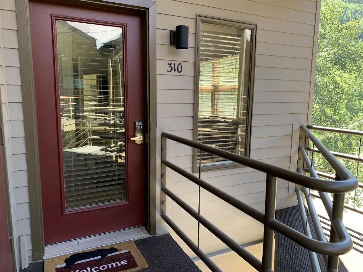 Cloud Nine, Walk To Gondola, Floor On River & Hot Tub Apartment