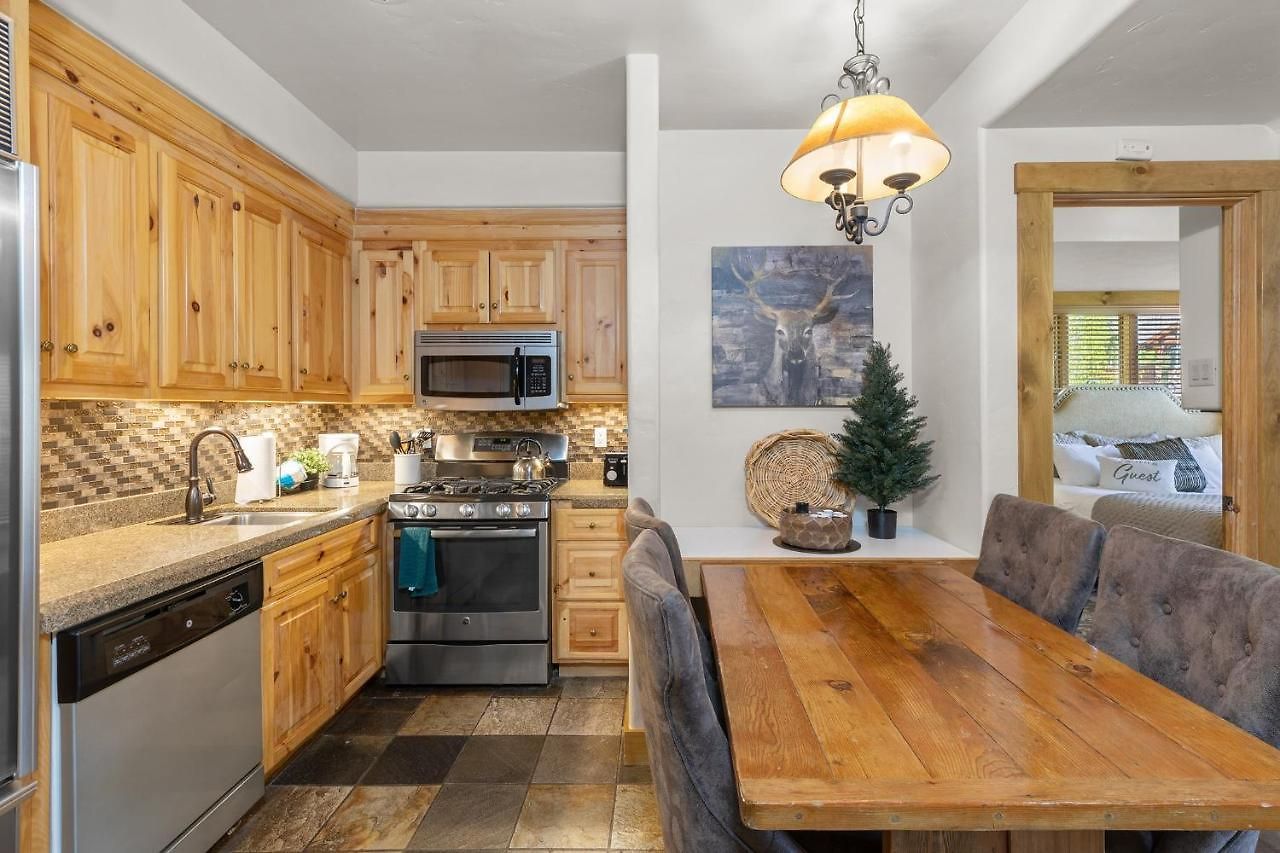 2br Mountain Luxury Skiin Out Amenities