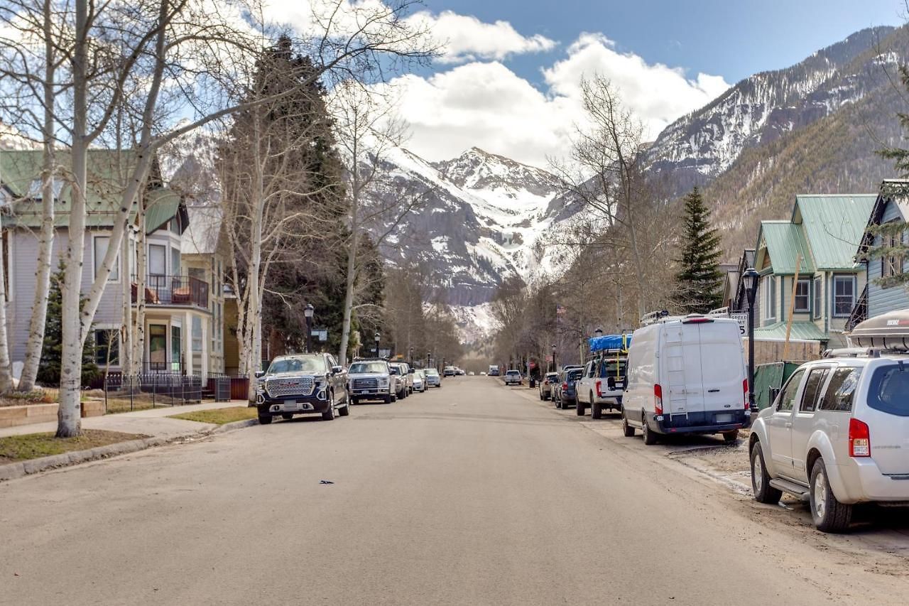 Condo: Walk To Lift, Bear Creek, & More! Holiday home