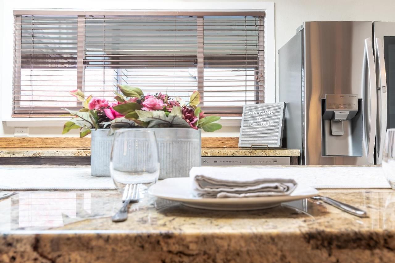 Family Friendly Mainstreet Townhome Apartment *
