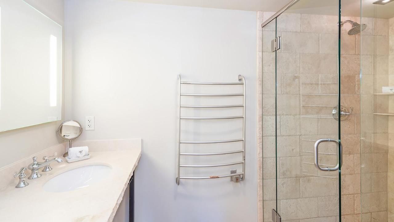 Columbia Hotel 4*