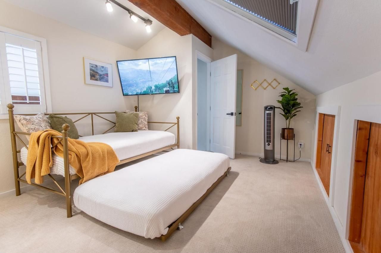 Family Friendly Mainstreet Townhome * Telluride