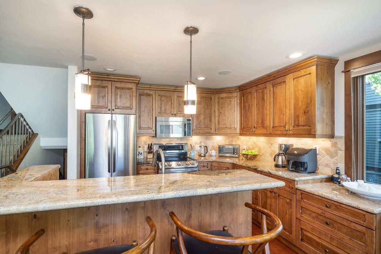 Apartment Walk To Festivals! Windows, Fireplace, Hot Tub Telluride