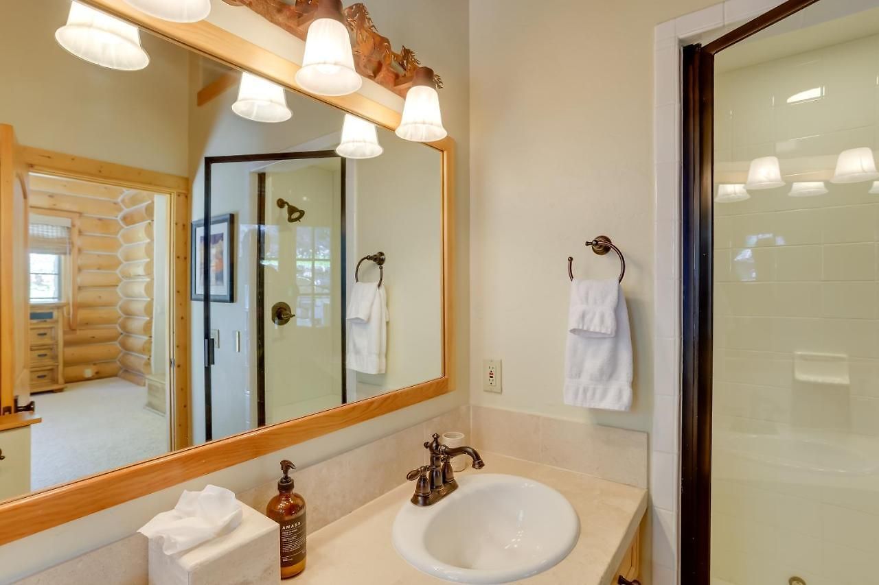 Ski-in/ski-out Mountain Village W/ Hot Tub! Holiday home Telluride