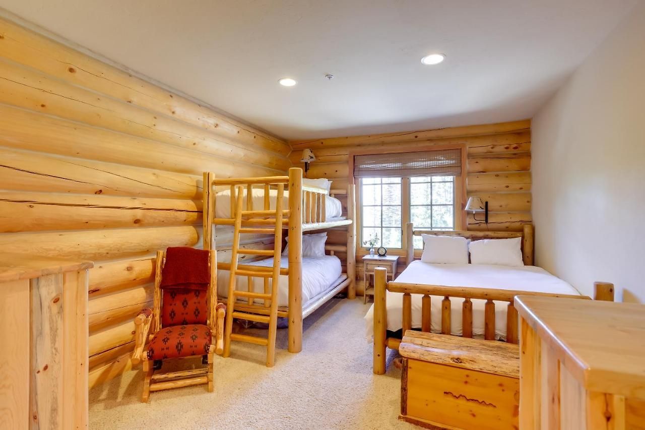 Holiday home Ski-in/ski-out Mountain Village W/ Hot Tub! *