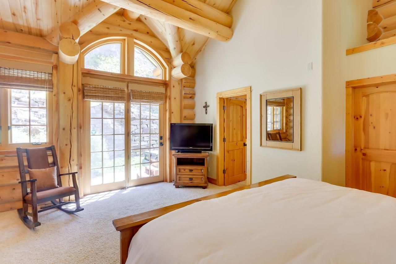 Ski-in/ski-out Mountain Village W/ Hot Tub! Holiday home Telluride