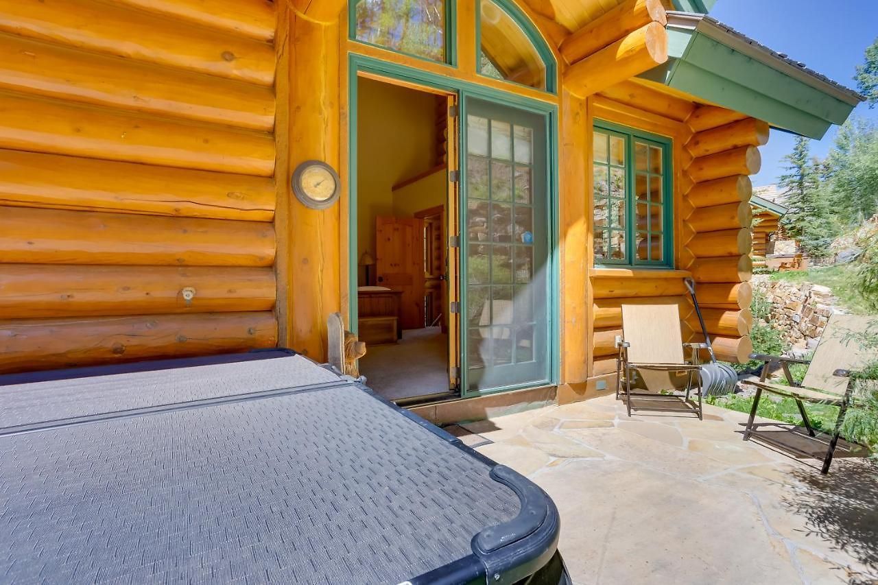 Ski-in/ski-out Mountain Village W/ Hot Tub! Holiday home *